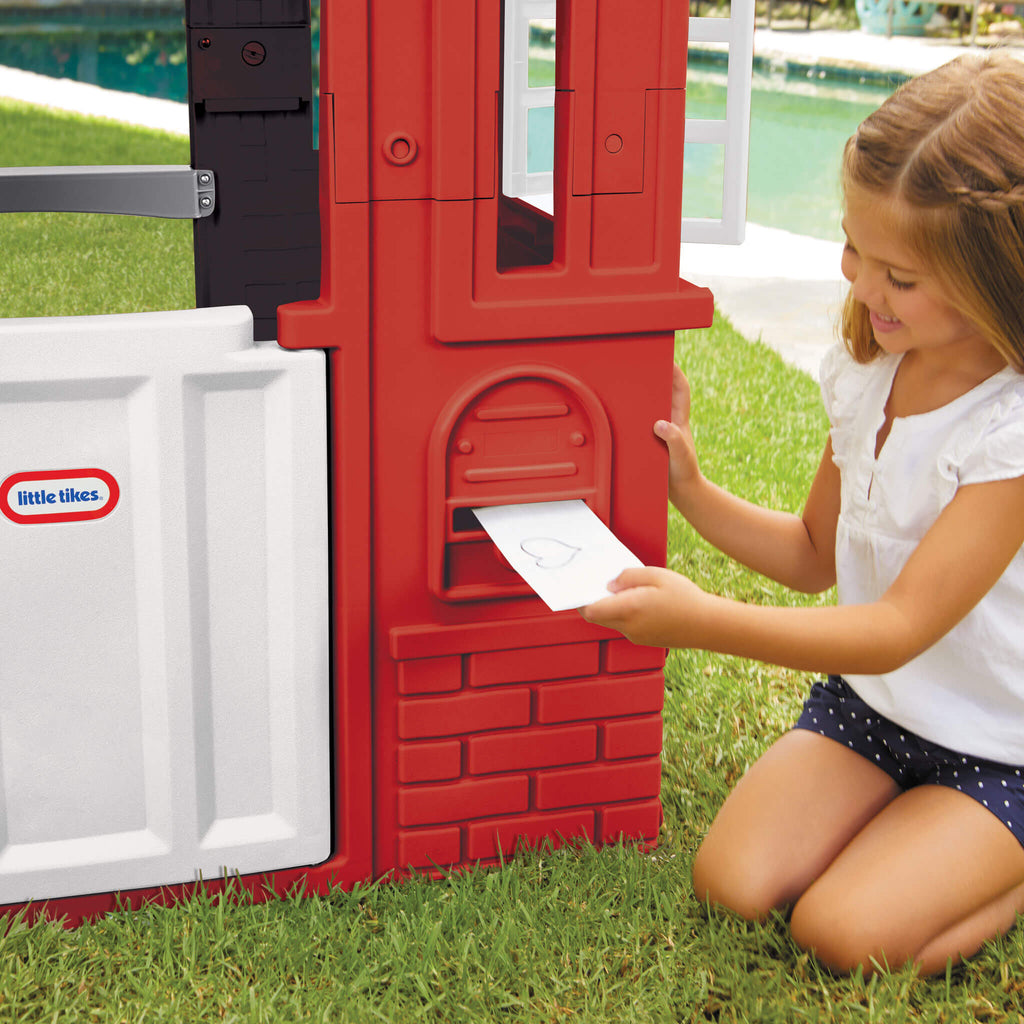 Cape Cottage Playhouse™ - Red